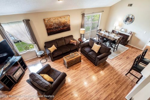 2 Nashville Ct, Tinton Falls NJ 07712-3181 exterior