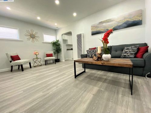 11066 Apricot St, Oakland, CA 94603-3830