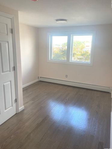 496 Catskill Ave, North Lindenhurst NY  11757-2744 exterior