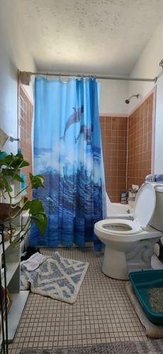 8121 Daly Rd, Cincinnati OH 45231-5702 exterior