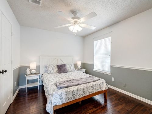 5701 Northcrest Dr, Lewisville TX  75028-4803 exterior