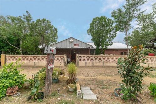 5 Salineno Rd, Falcon, TX 78584-5891