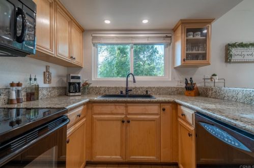 2142 Alpine Glen Pl, Alpine CA  91901-2120 exterior