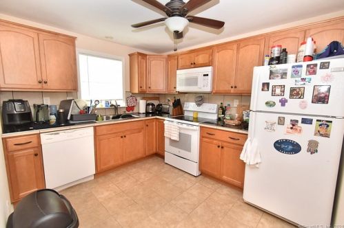 852 Bank St, United States Coast Guard Ac, CT 06320-3550