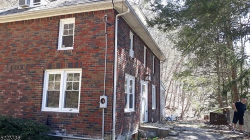 14 Valley St, Columbia, NJ 07832-2100