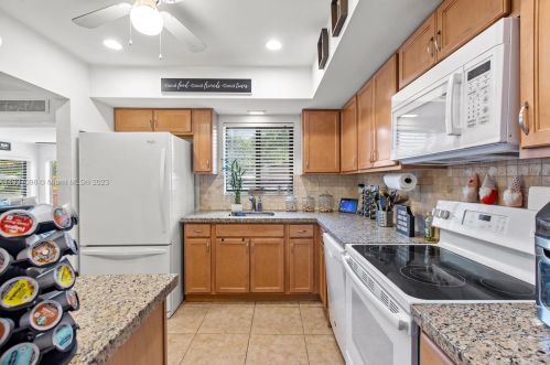 401 57th Way, Hollywood FL  33023-1435 exterior