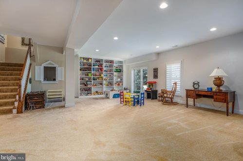 18345 Mid Ocean Pl, Leesburg VA 20176-7451 exterior