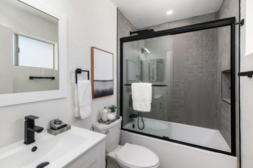 2434 Torrejon Pl, Carlsbad CA  92009-8033 exterior