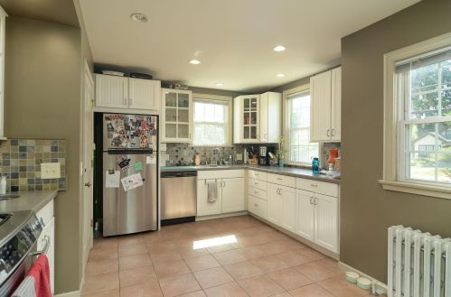 2935 Ewing Ave, Minneapolis MN 55422-3234 exterior