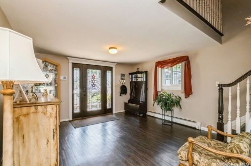 107 Graham Ave, Holbrook, NY 11741-3109