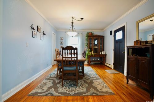12 Clyde St, New Hyde Park NY  11040-2433 exterior