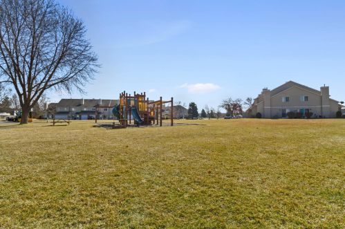 13194 Meadowood Curv, Minneapolis MN  55448-1052 exterior