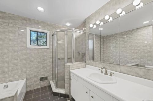 2856 Brookfield Dr, Yorktown Hgts NY  10598-2402 exterior