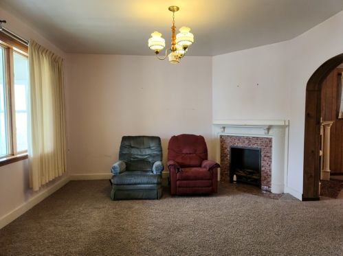 151 Hamilton Ave, Vandergrift, PA 15690-1165
