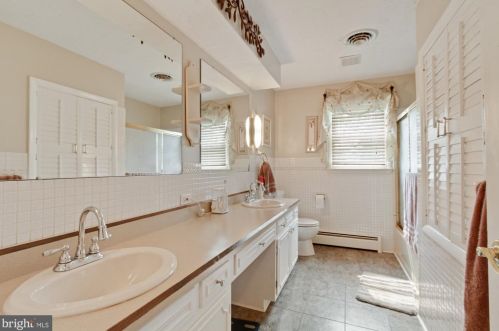125 Dixie Dr, Red Lion PA  17356-1110 exterior