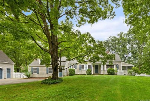 29 Upper Shad Rd, Scotts Corners, NY 10576-2107