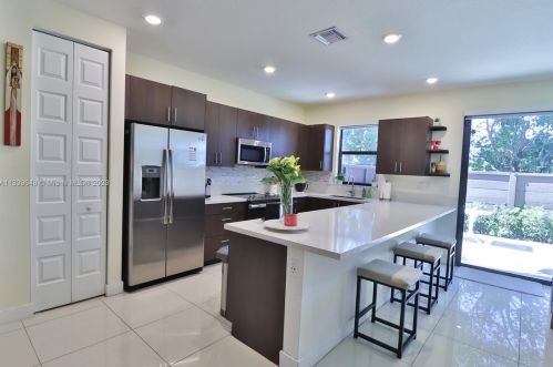 15832 91st Ct, Hialeah FL  33018-1951 exterior