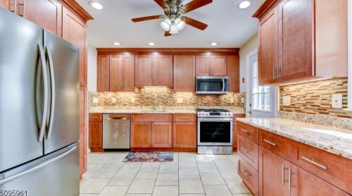 31 Midvale Ave, Lake Hiawatha NJ  07034-1008 exterior