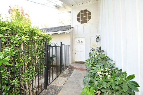 23900 Sarda Rd, Santa Clarita, CA 91355-2908