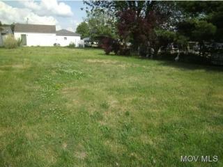 1518 Hill St, Belpre, OH 45714-1308
