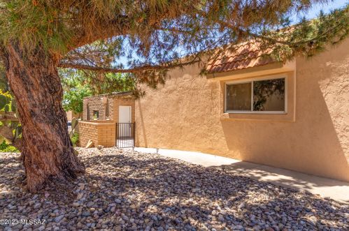 2048 Doral Dr, Tucson, AZ 85710-7110
