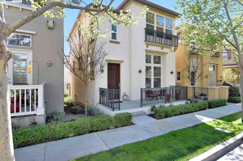 2366 Azevedo Pkwy, San Jose, CA 95125-6631