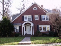 28 Concolor Ave, Newton, MA 02458-2524