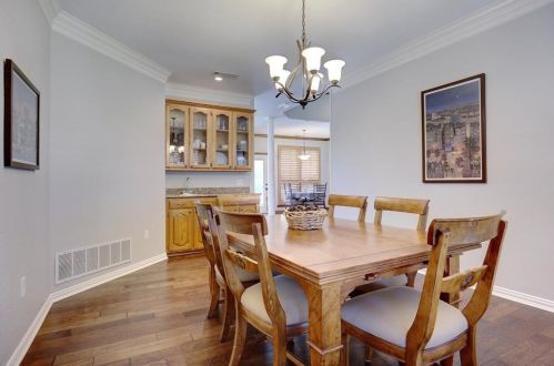 1305 Oak Dr, Lewisville TX  75028-3604 exterior