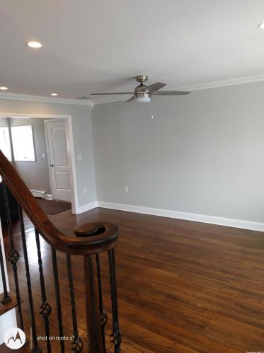 135 Granada Ave, North Lindenhurst, NY 11757-6528