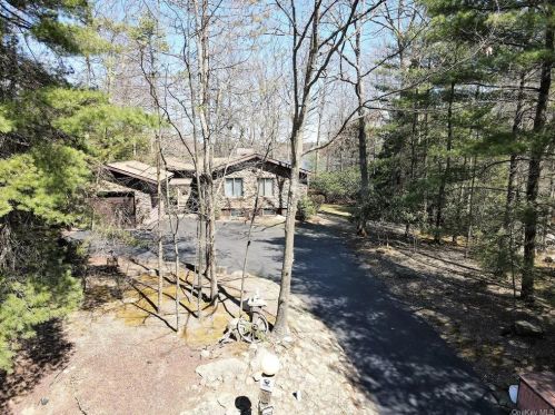 90 Lake Shore Dr, Rock Hill, NY 12775-6522
