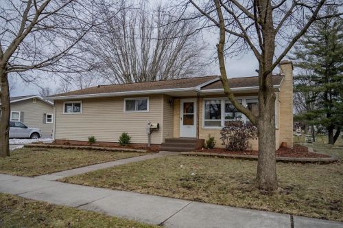 536 Maple Dr, Mauston, WI 53948-1823