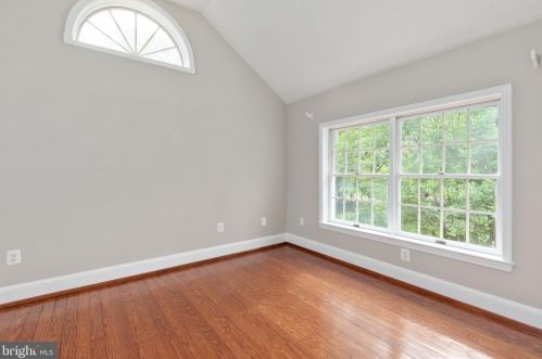 14 Colonial Hwy, Hamilton VA  20158-9009 exterior