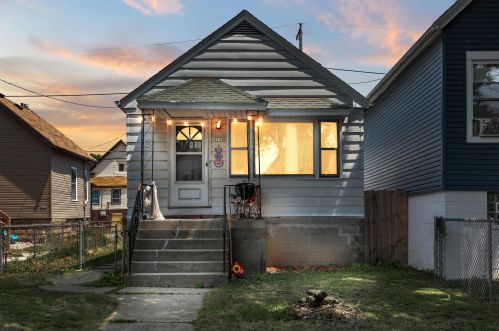 2130 18th St, Milwaukee, WI 53215-2626