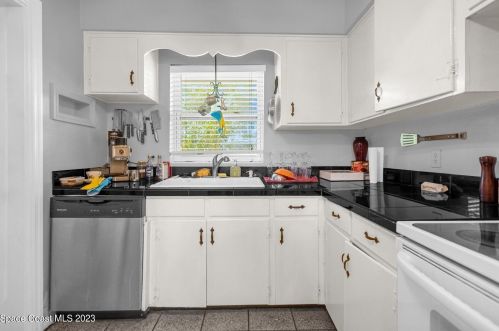 3706 Sutton Dr, Orlando FL  32810-2337 exterior
