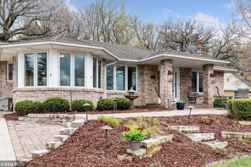 4505 Laguna Dr, Minneapolis, MN 55435-1624
