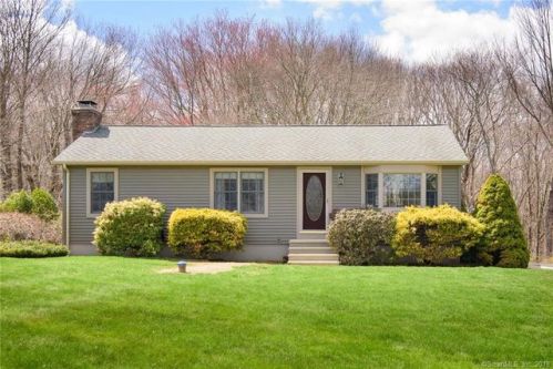 200 Paine Rd, Pomfret Center, CT 06259-1925