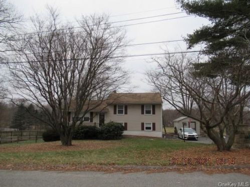 4 May Ct, Poughkeepsie, NY 12603-4312