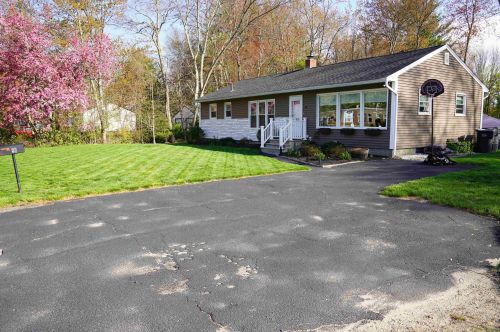 25 School St, Salem, NH 03079-2712
