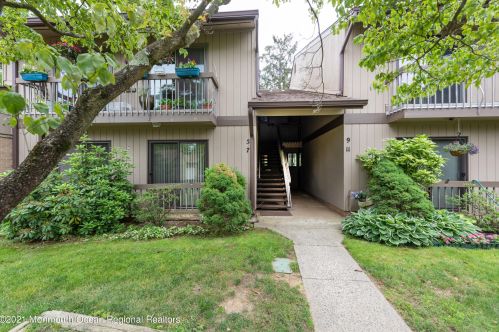 7 Claremont Ct, Tinton Falls, NJ 07701-5418