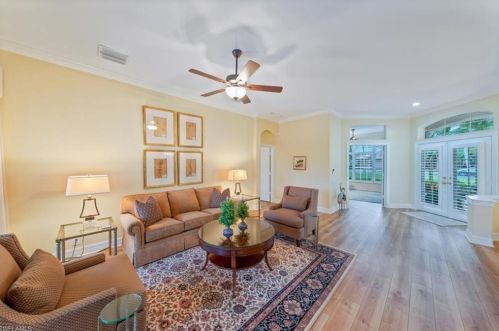 637 Shoreline Dr, Naples, FL 34119-1808