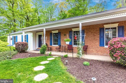 14 Carriage Dr, Downingtown, PA 19335-1506