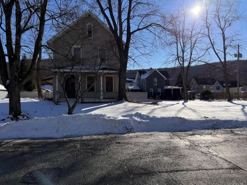 41 4th St, Stony Point, NY 10980-2015