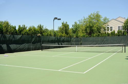 91 Carriage Ln, Hicksville NY  11803-1525 exterior