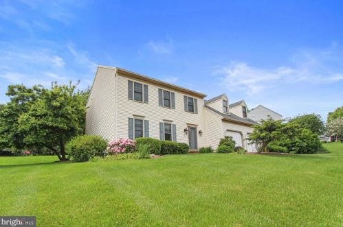 553 El Dorado Dr, Red Lion, PA 17356-8702