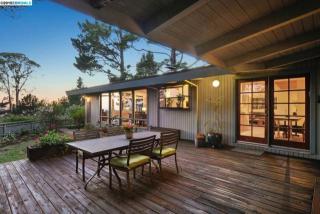 6100 Westover Dr, Oakland, CA 94611-2405