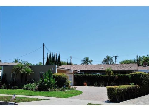 4148 Country Club Dr, Lakewood, CA 90712-3832