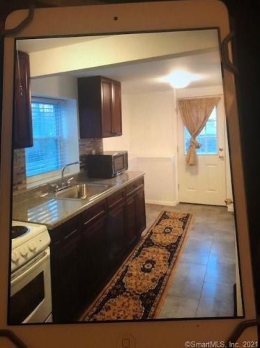 21 Rolling Wood Dr, Bridgeport CT  06611-4925 exterior