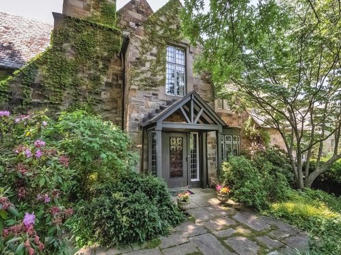 1440 Pueblo Dr, Pittsburgh, PA 15228-1606