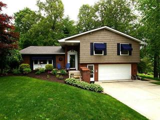 400 North Dr, Jeannette, PA 15644-9405