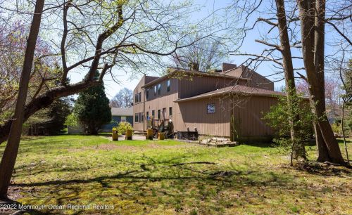 23 Middlebrook Dr, Tinton Falls, NJ 07712-3421